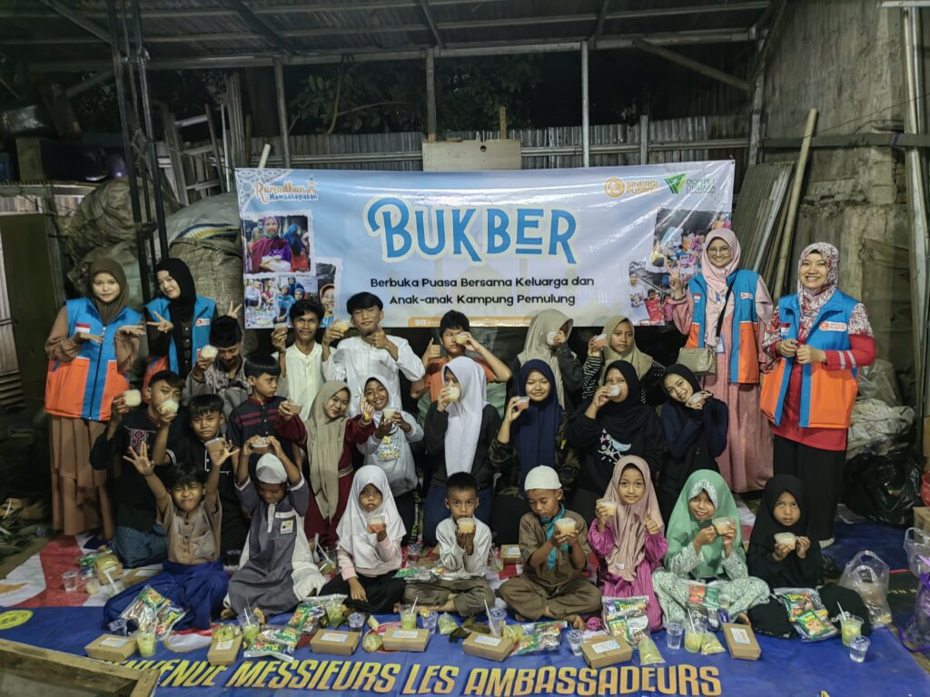 Buka Bersama anak-anak Kampung Pemulung Kober
