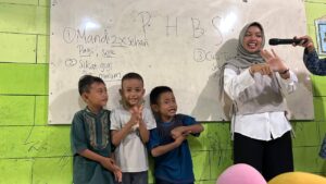 Sinergi Puspita Edukasi anak di kp Pemulung