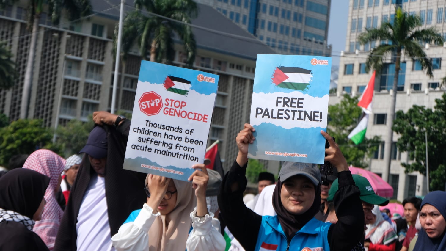 potret relawan Sinergi Puspita dalam aksi solidaritas palestina