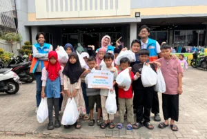 Keseruan Belanja Bareng Yatim saat anak yatim dhuafa memilih baju Lebaran di Bekasi
