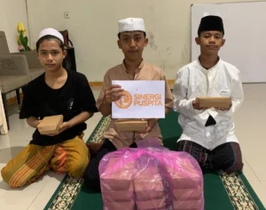 Berbagi Buka Puasa Syawal, Sinergi Puspita Salurkan Paket untuk Santri
