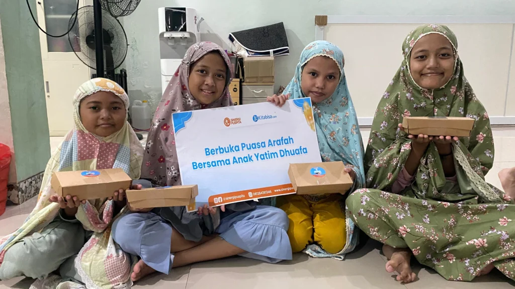 Buka Puasa Arafah Bekasi, Sinergi Puspita Salurkan Hidangan untuk Santri Yatim Dhuafa