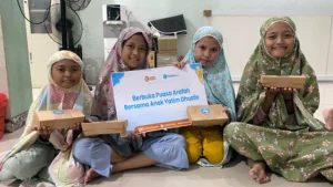 Buka Puasa Arafah Bekasi, Sinergi Puspita Salurkan Hidangan untuk Santri Yatim Dhuafa